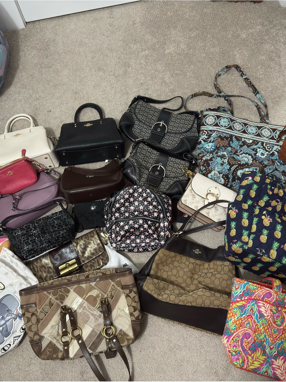 LOTS OF COACH BAGS, VERA BRADLEY AND OTHER! READ DESCRIPTION!! DO NOT BUY POST
